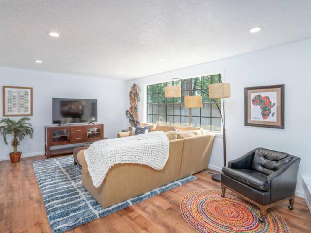 Experience Nirvana With Artwork Collections From Around The Globe Located In Lakewood Neighborhood In Se Boise Next To A Park, Minutes From Bown Crossing And The Boise River, 10 Minutes To Downtown, 4 Beds, Sleeps 8, Pets Welcome In Large Fenced In Y Buitenkant foto