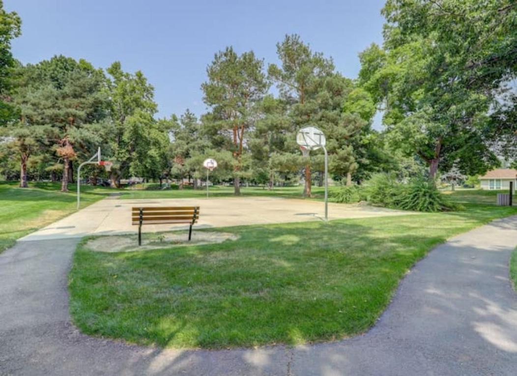 Experience Nirvana With Artwork Collections From Around The Globe Located In Lakewood Neighborhood In Se Boise Next To A Park, Minutes From Bown Crossing And The Boise River, 10 Minutes To Downtown, 4 Beds, Sleeps 8, Pets Welcome In Large Fenced In Y Buitenkant foto