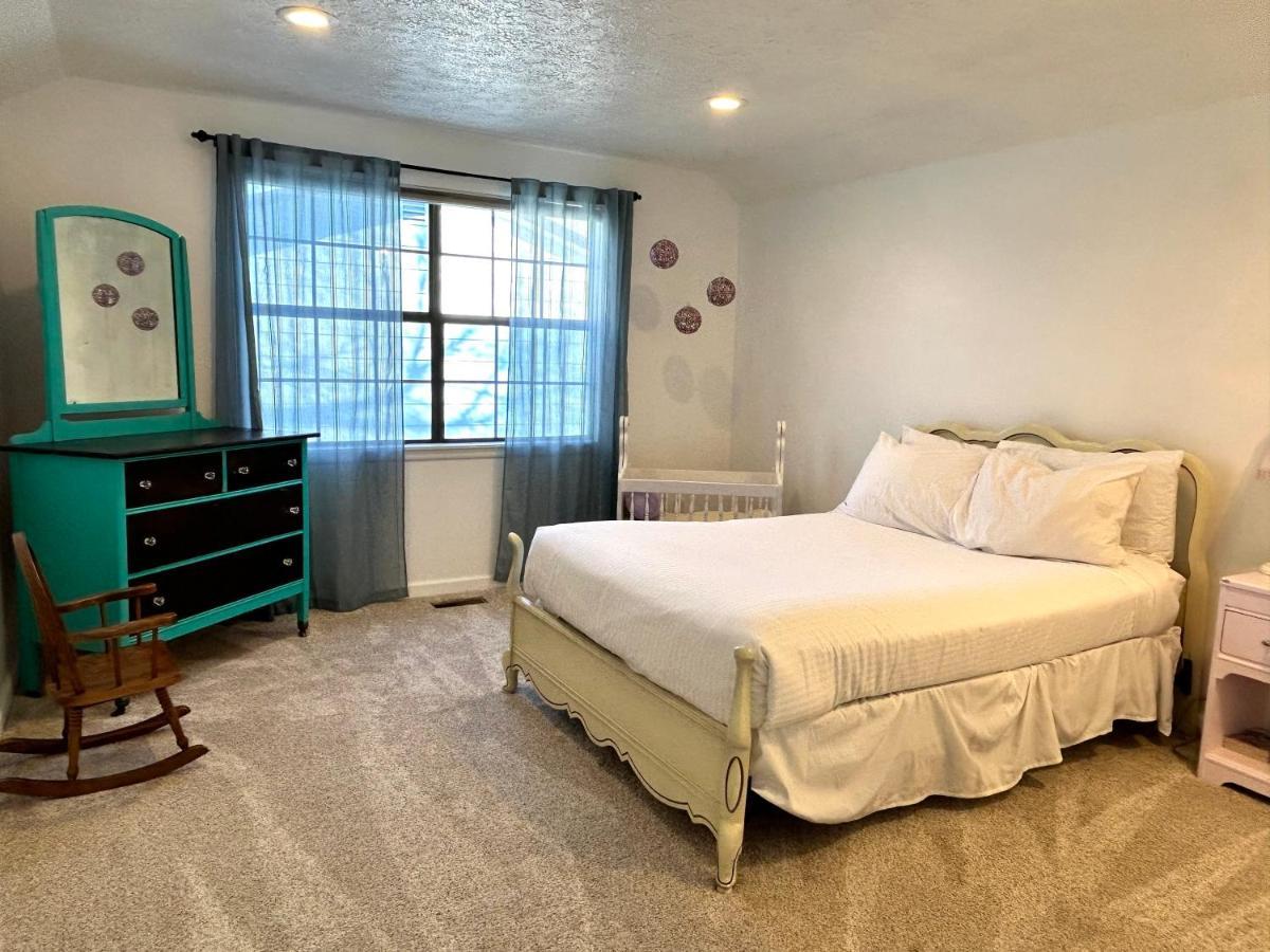 Experience Nirvana With Artwork Collections From Around The Globe Located In Lakewood Neighborhood In Se Boise Next To A Park, Minutes From Bown Crossing And The Boise River, 10 Minutes To Downtown, 4 Beds, Sleeps 8, Pets Welcome In Large Fenced In Y Buitenkant foto
